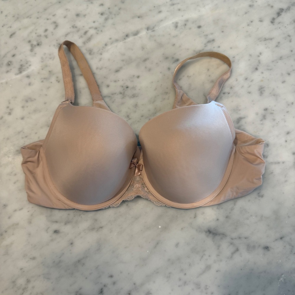 Torrid Beige Nude Underwire T-Shirt Bra 40B Lace Trim Padded Adjustable Straps